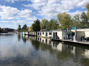 Robs Houseboat NonSmoking